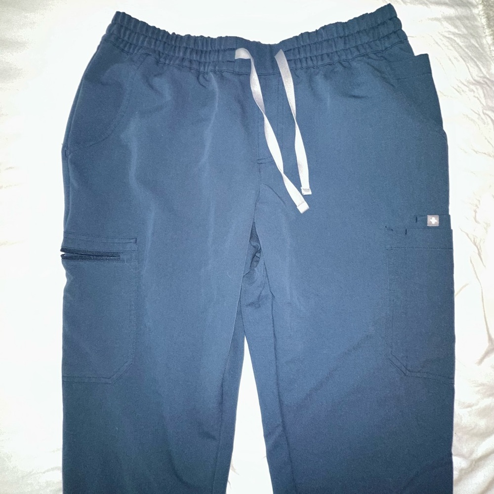 FIGS Dark Harbor Scrub Set - Picture 4 of 9